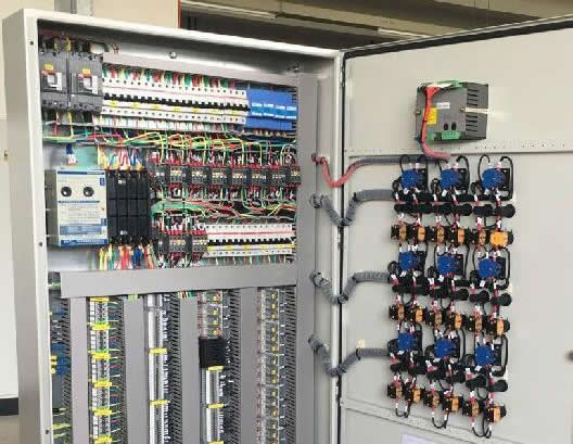 南疃社区配电柜安装结束 南疃社区配电柜安装结束